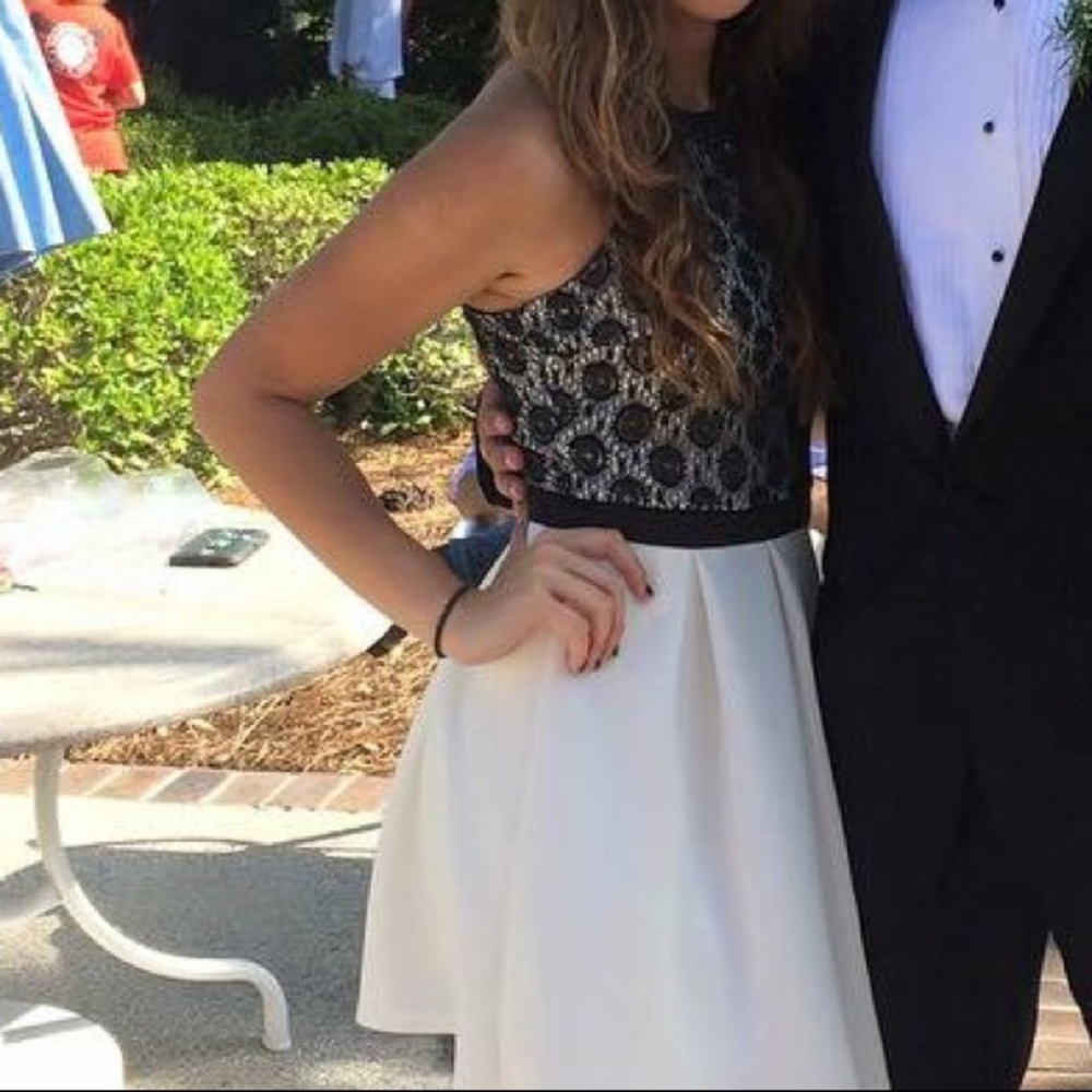Black and White Dress - Picture 4 of 4